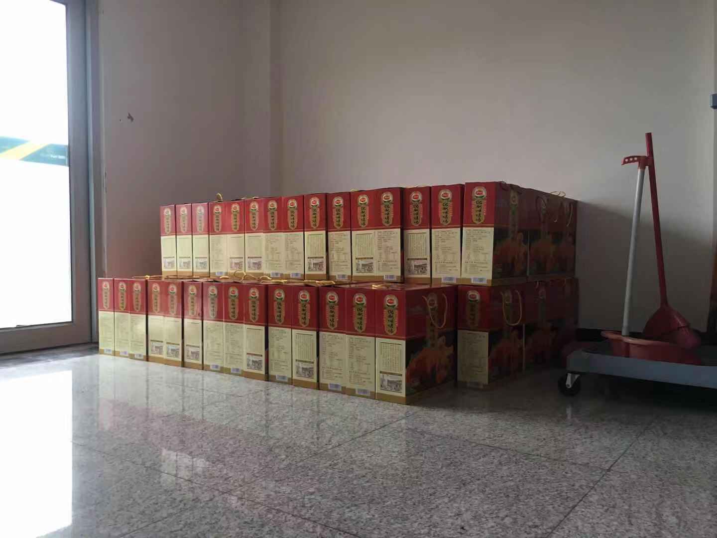 有酒又怎么能沒(méi)有雞呢？