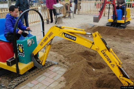 點(diǎn)擊查看詳細(xì)信息<br>標(biāo)題：WCS-360型兒童挖掘機(jī) 閱讀次數(shù)：2112